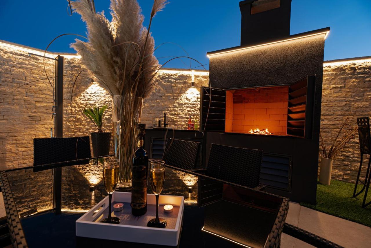 Ferienwohnung Tyra Delux Zadar Exterior foto