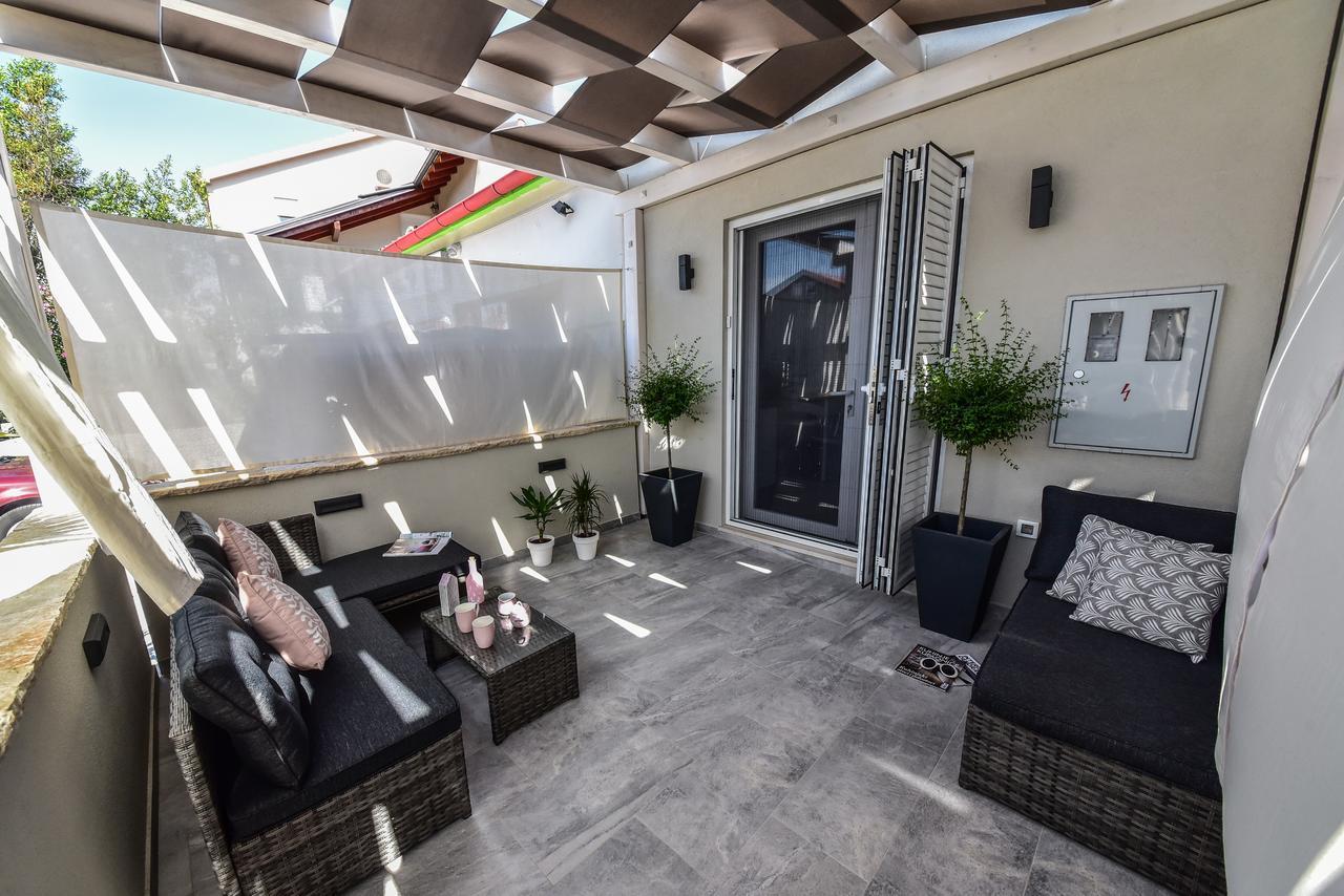 Ferienwohnung Tyra Delux Zadar Exterior foto
