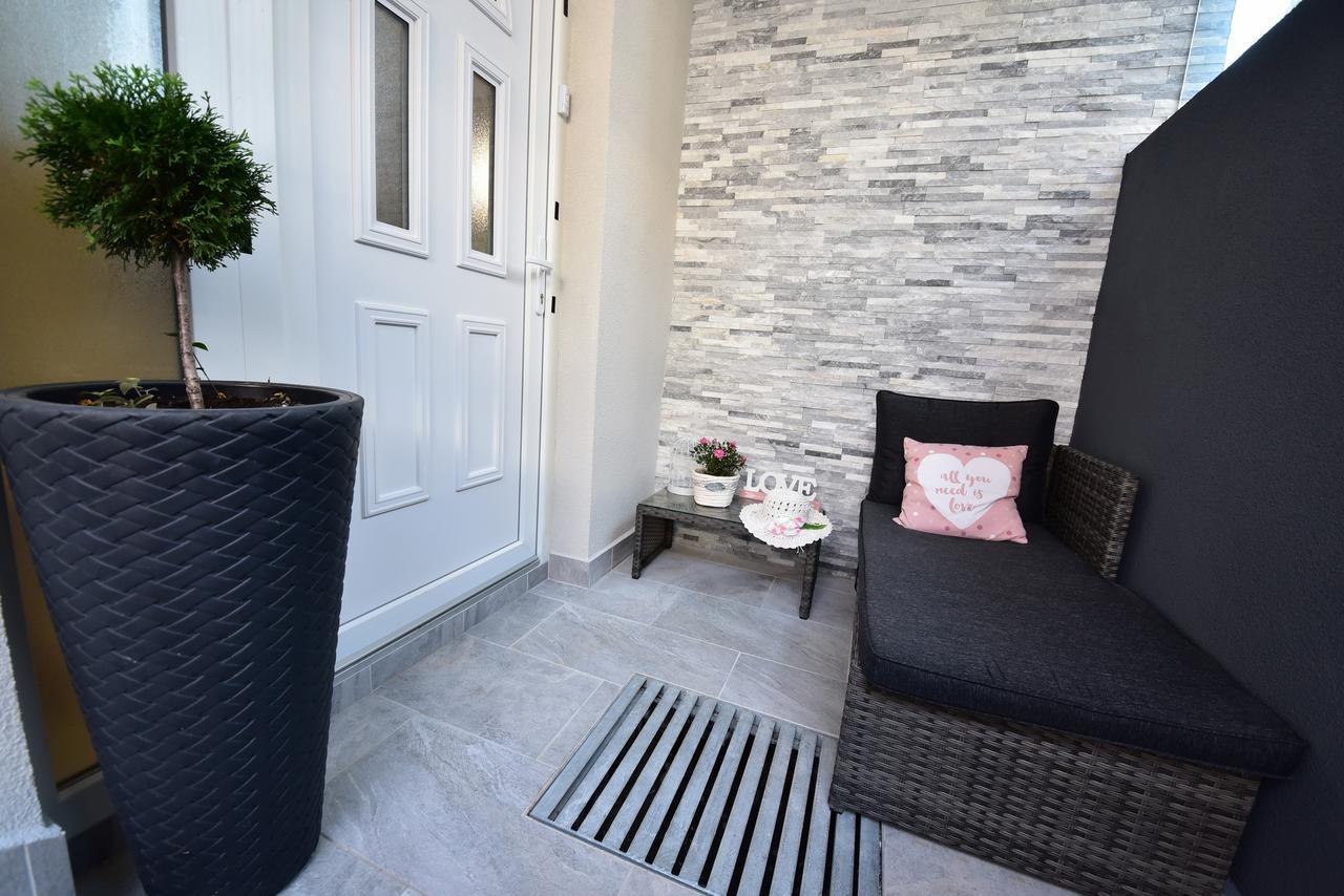 Ferienwohnung Tyra Delux Zadar Exterior foto